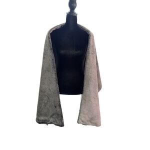 Donna Morgan Silver Faux Fur Wrap Stole Shawl Formal O/S NWT Evening Holiday